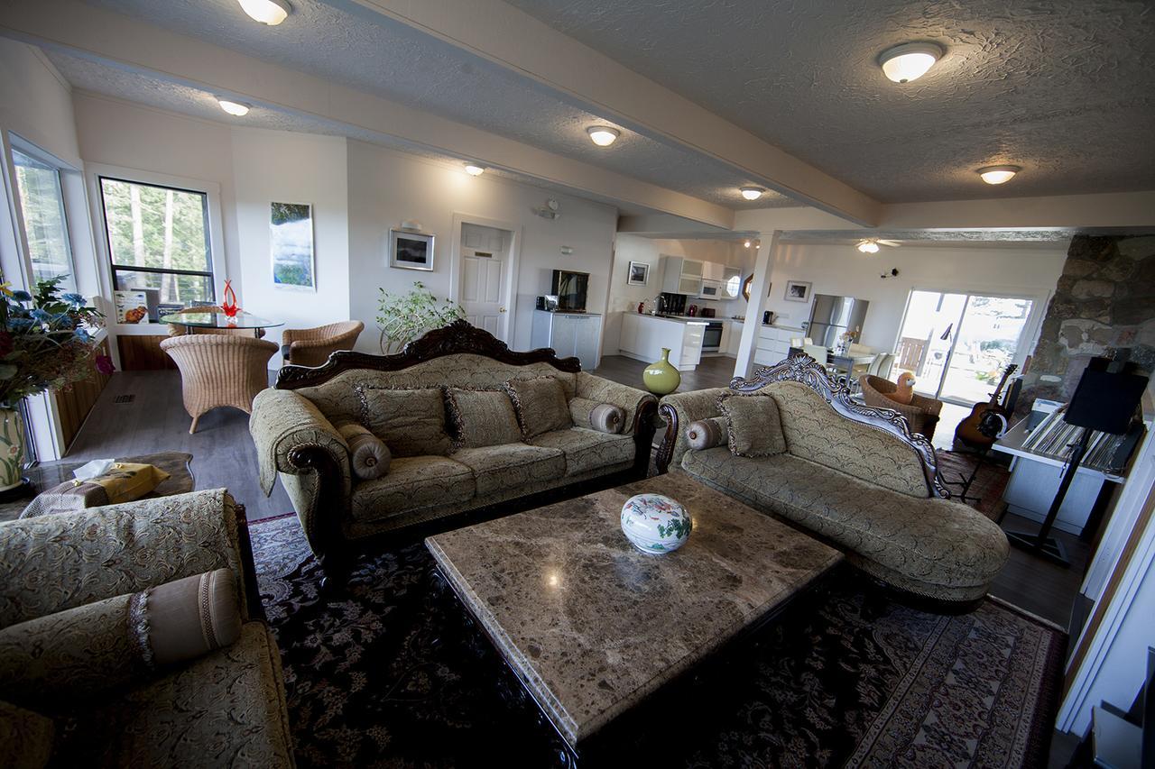 Shangri-La Oceanfront Vacation Home Bedwell Harbour Esterno foto
