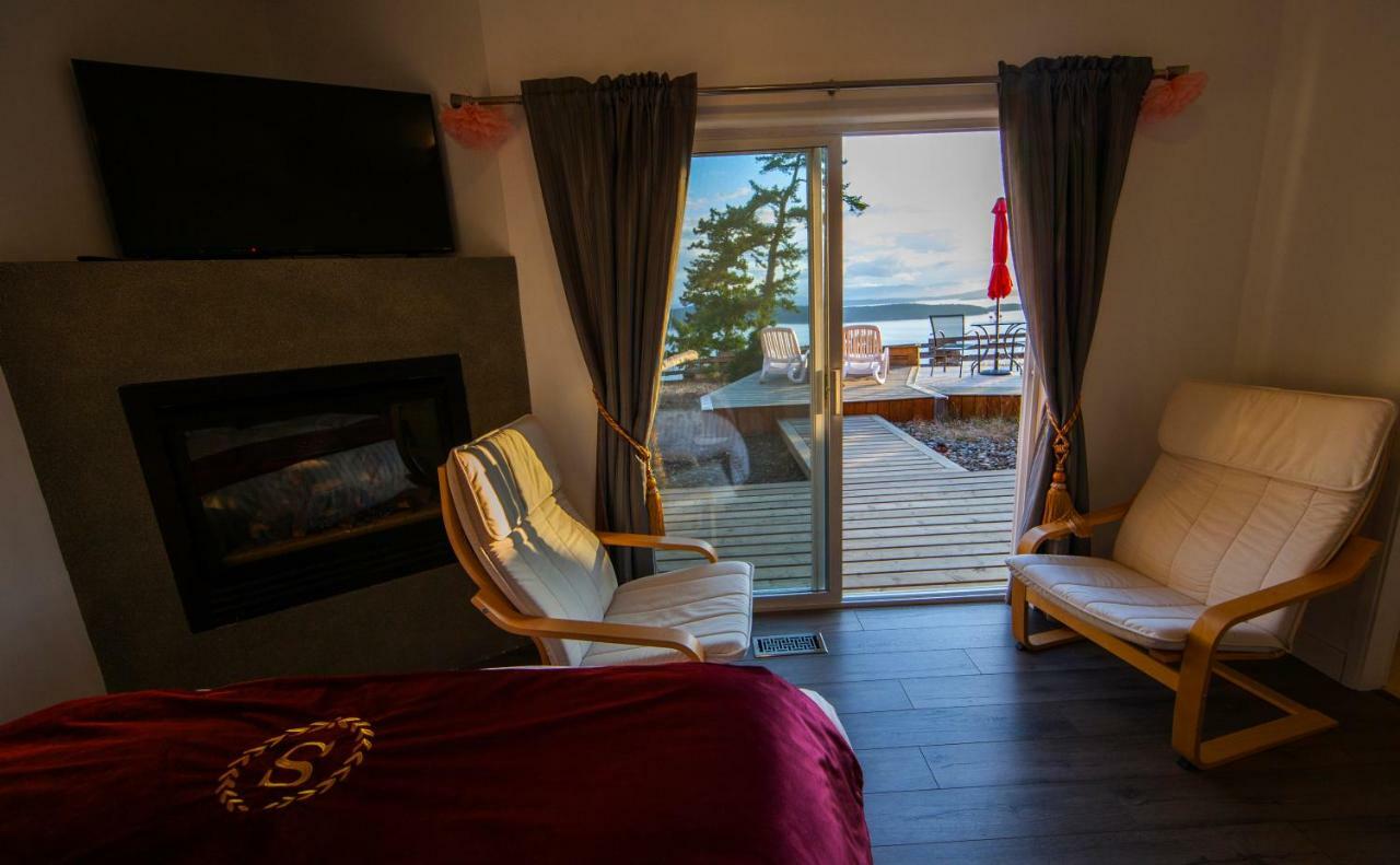 Shangri-La Oceanfront Vacation Home Bedwell Harbour Esterno foto